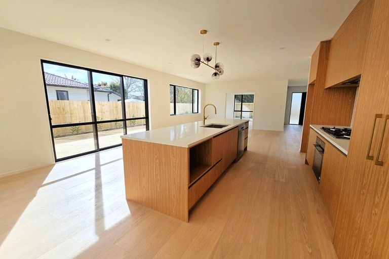 Photo of property in 41c Candia Road, Swanson, Auckland, 0614