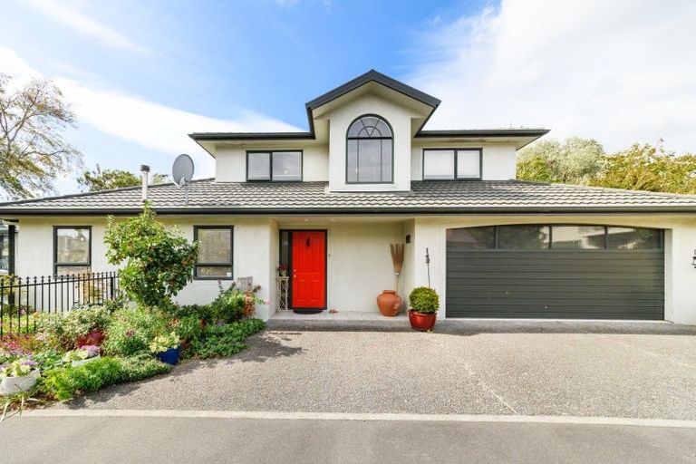 Photo of property in 18 Winston Avenue, Hokowhitu, Palmerston North, 4410