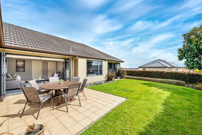 Photo of property in 27 Lansell Drive, East Tamaki Heights, Auckland, 2016