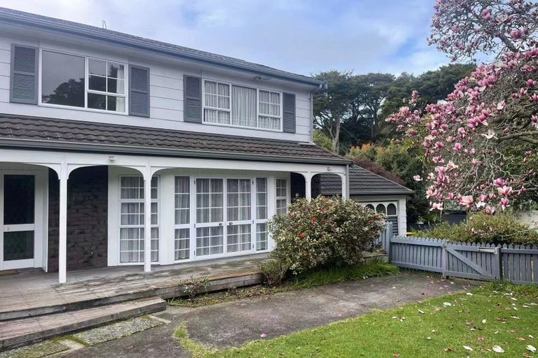 Photo of property in 14 Cobblestone Lane, Hillcrest, Auckland, 0627