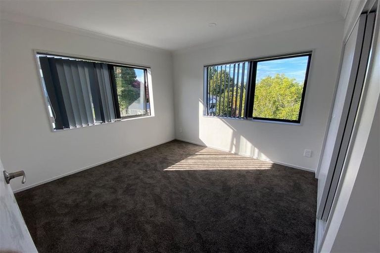 Photo of property in 9 Nagra Lane, Papakura, 2110