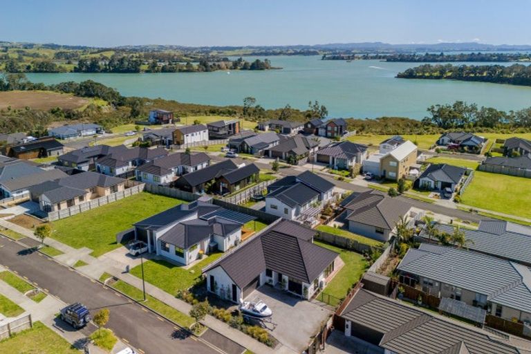 Photo of property in 4 Okohaka Avenue, Glenbrook, Waiuku, 2681