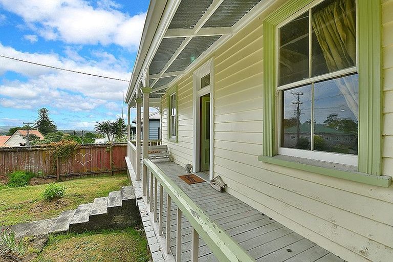 Photo of property in 14 Puriri Street, Helensville, 0800
