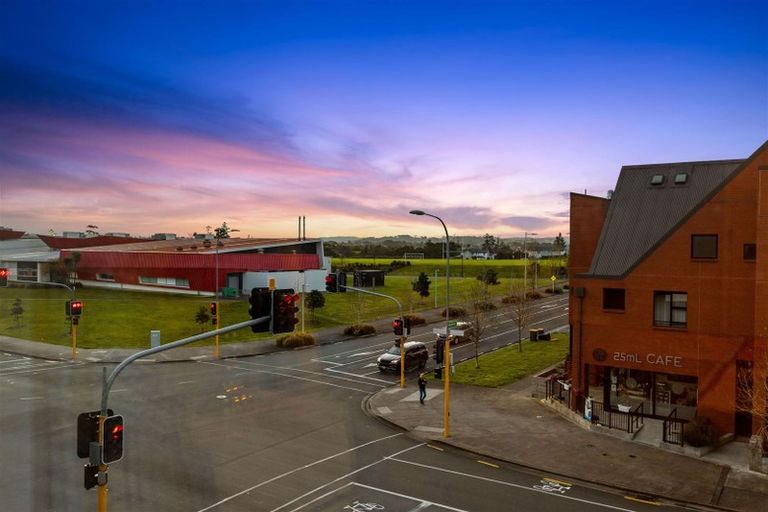 Photo of property in 95 Hobsonville Road, Hobsonville, Auckland, 0616