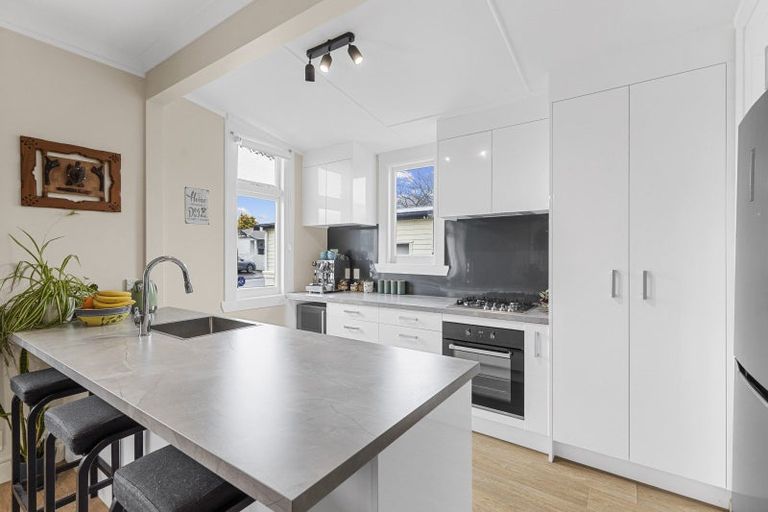 Photo of property in 58 Featherston Street, Takaro, Palmerston North, 4412