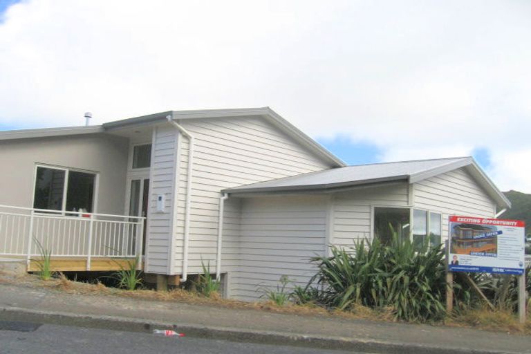 Photo of property in 42 Collier Avenue, Karori, Wellington, 6012