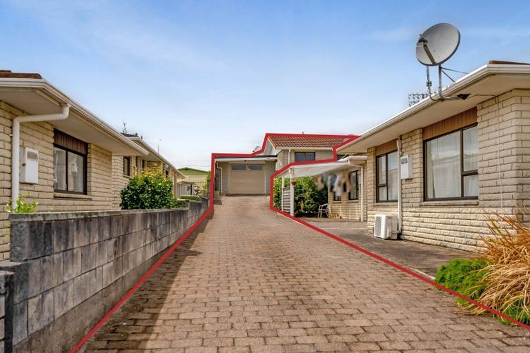 Photo of property in 19a Tukapa Street, Westown, New Plymouth, 4310
