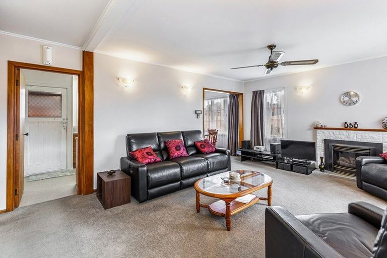 Photo of property in 32 Edwards Avenue, Henderson, Auckland, 0610