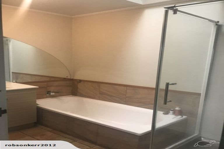 Photo of property in 18b Kentigern Close, Pakuranga, Auckland, 2010