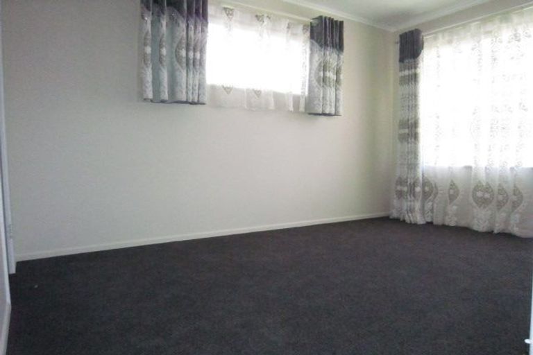 Photo of property in 206 Edmonton Road, Te Atatu South, Auckland, 0610