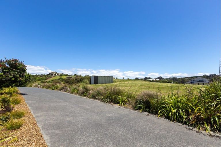 Photo of property in 3 Laguna Place, Matakatia, Whangaparaoa, 0930