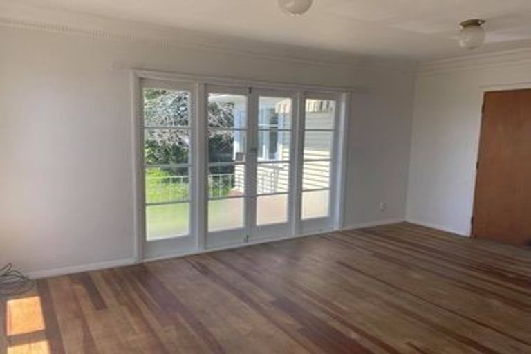 Photo of property in 84 Roberts Road, Te Atatu South, Auckland, 0610