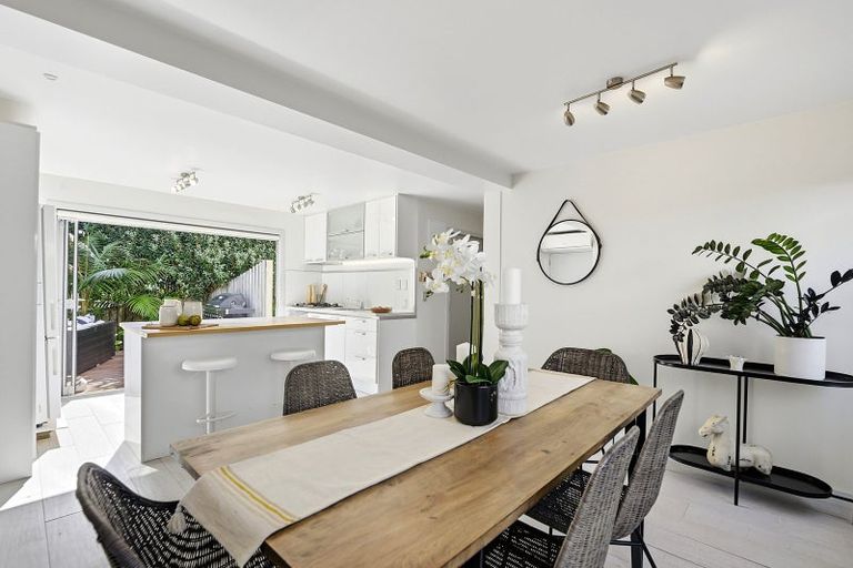 Photo of property in 1/149 Eskdale Road, Birkdale, Auckland, 0626