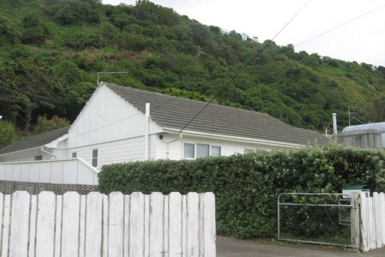 Photo of property in 300 Queens Drive, Lyall Bay, Wellington, 6022