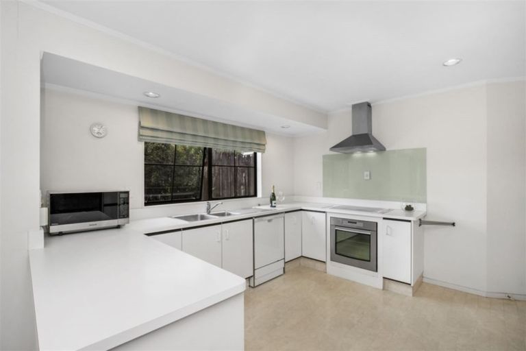 Photo of property in 14 Golfland Drive, Golflands, Auckland, 2013
