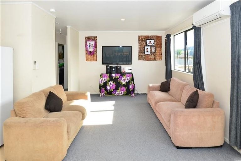 Photo of property in 3 Empressa Heights, Helensville, 0800