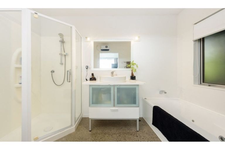 Photo of property in 1340 Papamoa Beach Road, Papamoa Beach, Papamoa, 3118