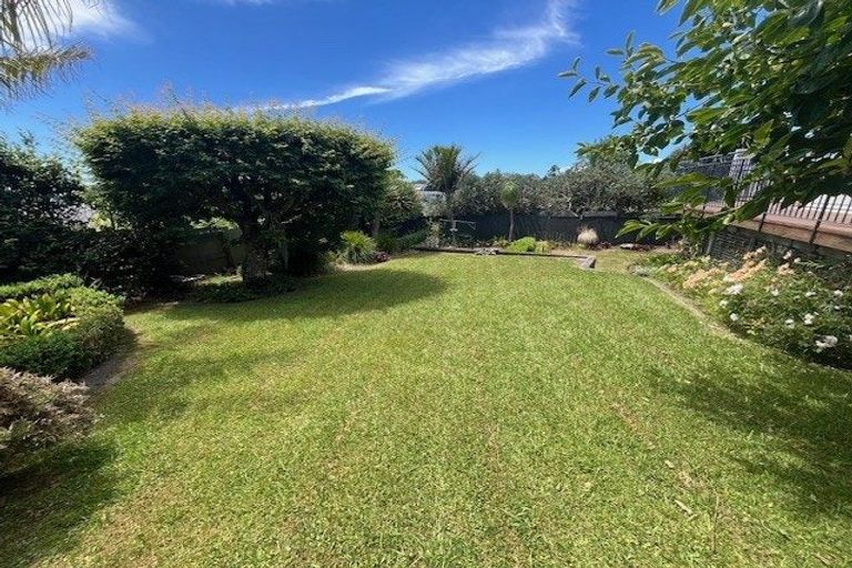 Photo of property in 3 Copperfield Terrace, Mellons Bay, Auckland, 2014