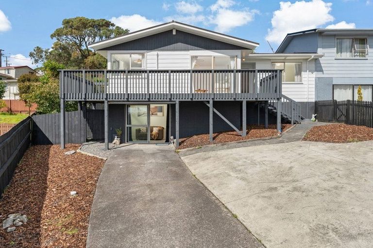 Photo of property in 2/1 Cantina Avenue, Bayview, Auckland, 0629