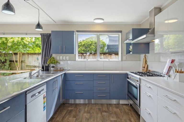 Photo of property in 4 Parvin Place, Pukekohe, 2120