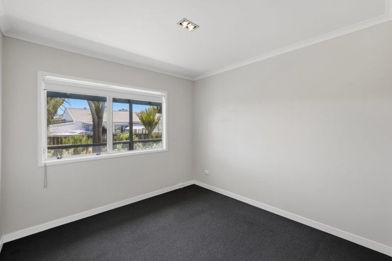 Photo of property in 47 Taihiki Road, Clarks Beach, 2122