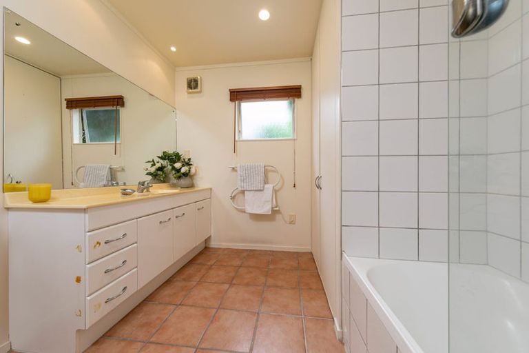 Photo of property in 2/2 Evan Street, Belmont, Auckland, 0622