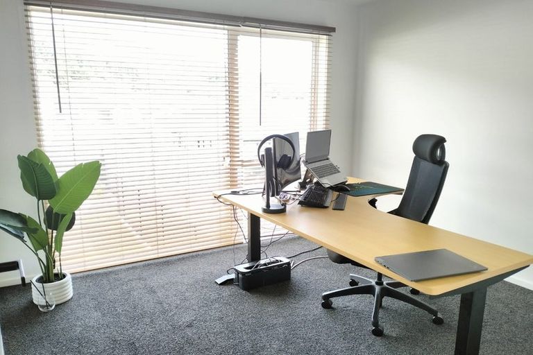 Photo of property in 77 Hokioi Drive, Kenepuru, Porirua, 5022
