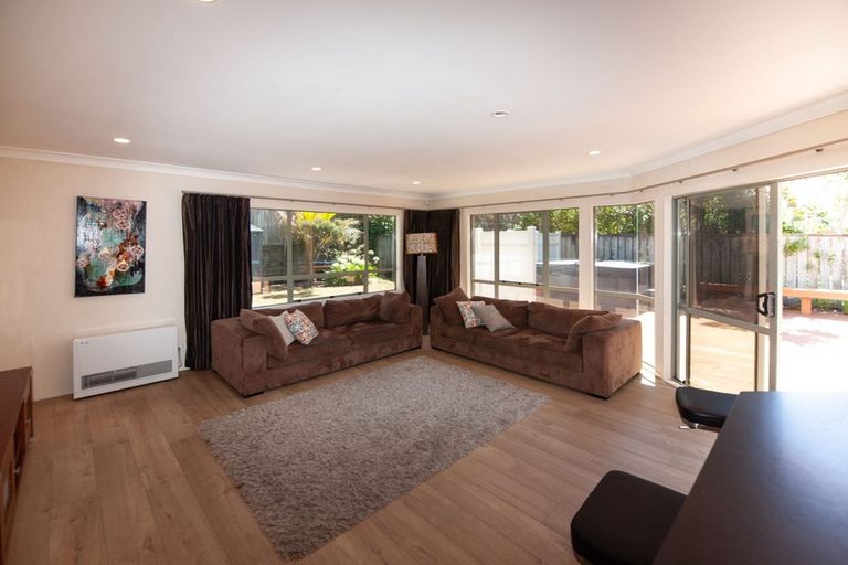 Photo of property in 10 Marford Grove, Churton Park, Wellington, 6037