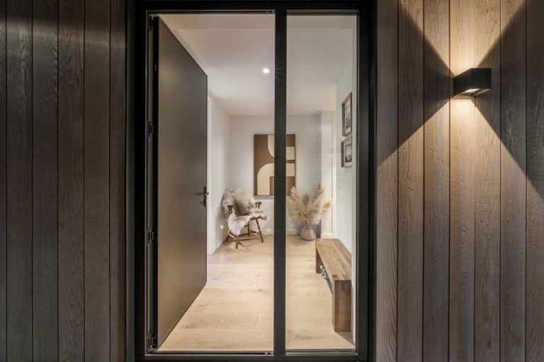 Photo of property in 17 Doug Ledgerwood Drive, Wanaka, 9305