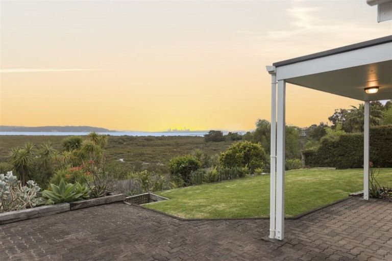 Photo of property in 44 Rewarewa Road, Te Atatu Peninsula, Auckland, 0610