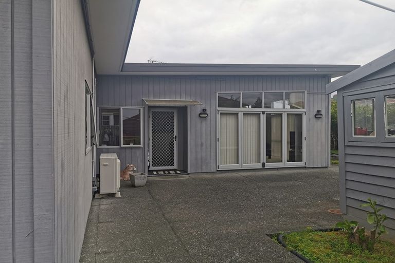 Photo of property in 32a Miro Street, New Lynn, Auckland, 0600