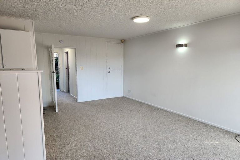 Photo of property in 9/83 Lake Road, Devonport, Auckland, 0622