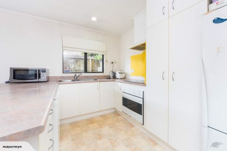 Photo of property in 15 Frank Bunce Grove, Flat Bush, Auckland, 2019