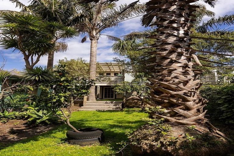 Photo of property in 106 Calliope Road, Stanley Point, Auckland, 0624