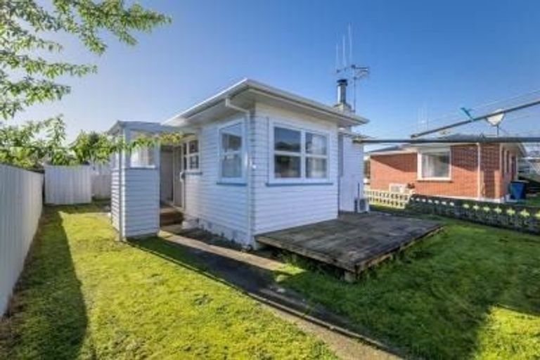 Photo of property in 5 Eton Place, Levin, 5510