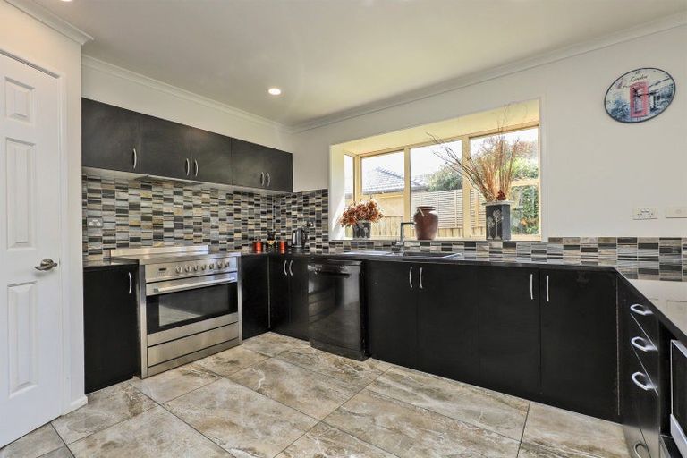 Photo of property in 28 Arataki Road, Havelock North, 4130