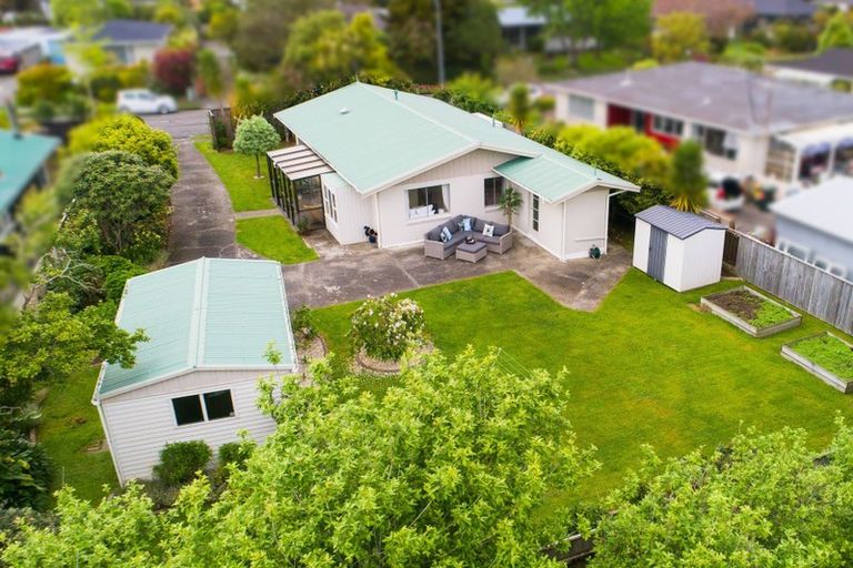 Photo of property in 8 Leybourne Avenue, Waikanae, 5036