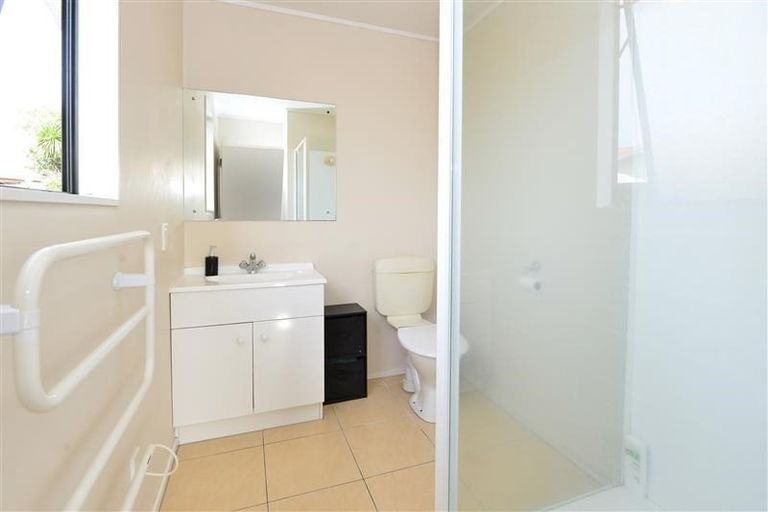 Photo of property in 3 Empressa Heights, Helensville, 0800