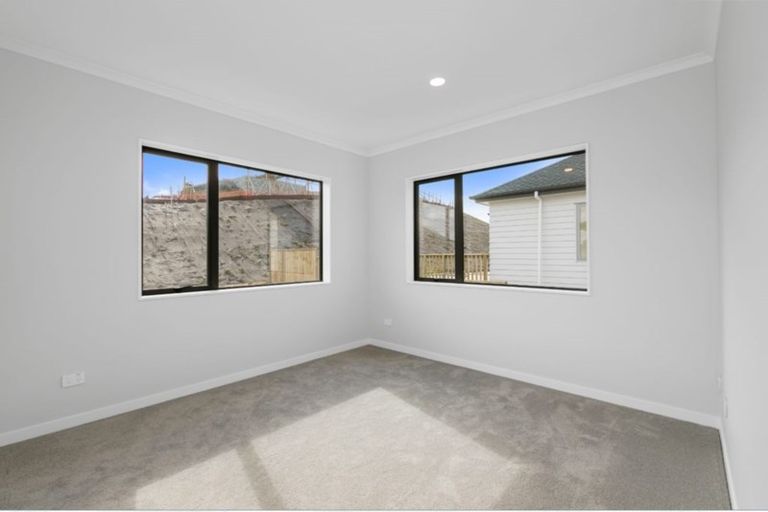 Photo of property in 104 Godfrey Drive, Orewa, 0931