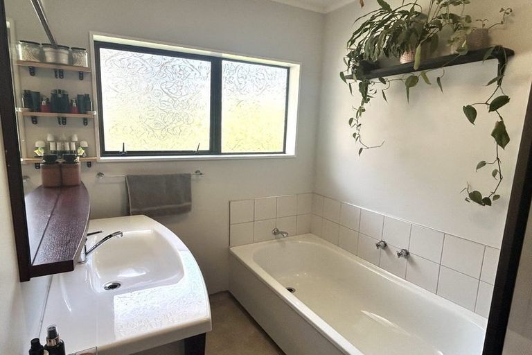 Photo of property in 32 Weggery Drive, Waikanae Beach, Waikanae, 5036