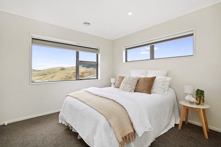 Photo of property in 127 Amesbury Drive, Churton Park, Wellington, 6037