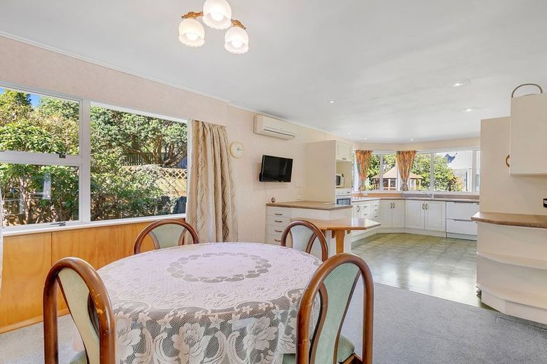 Photo of property in 25 Larsen Crescent, Tawa, Wellington, 5028