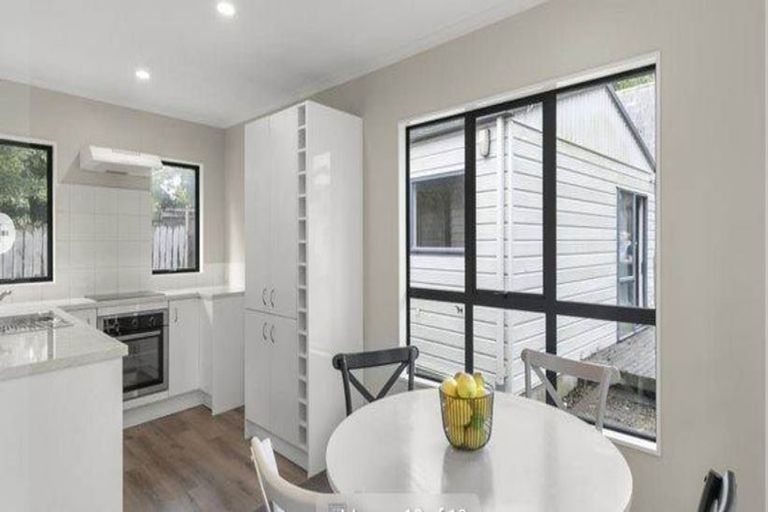 Photo of property in 99 Kemp Road, Massey, Auckland, 0614