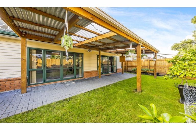 Photo of property in 38 Maypark Crescent, Flat Bush, Auckland, 2016
