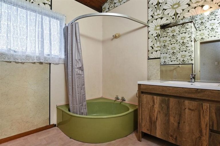 Photo of property in 1/23 Craigbank Avenue, New Lynn, Auckland, 0600