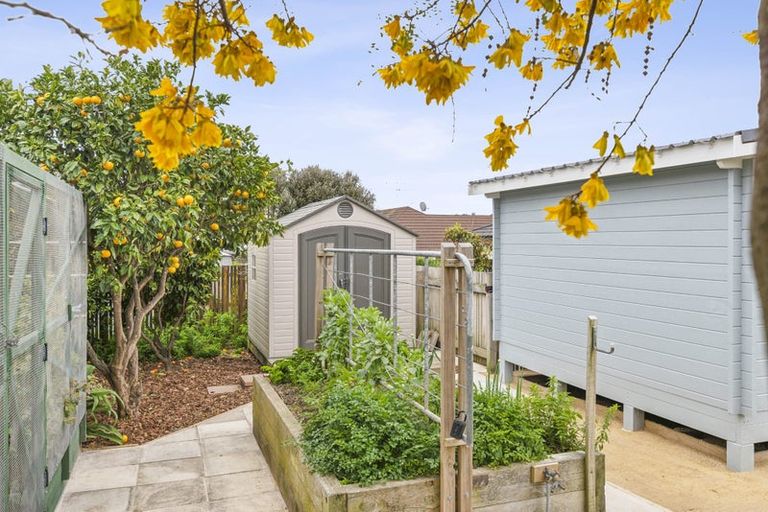 Photo of property in 18a Rewarewa Crescent, Waikanae, 5036