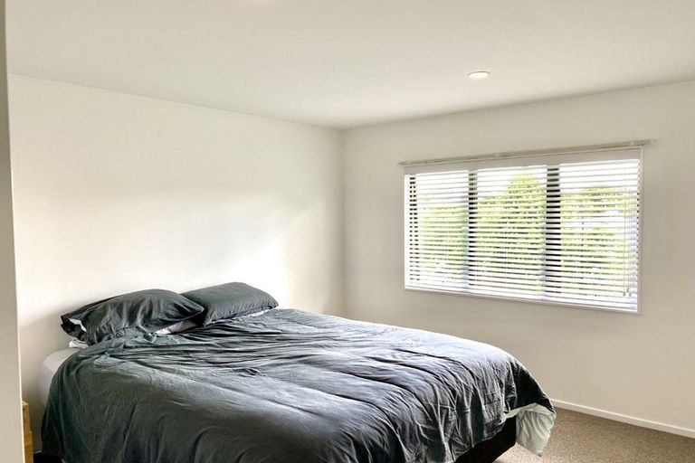 Photo of property in 3/42 Fields Parade, Oteha, Auckland, 0632