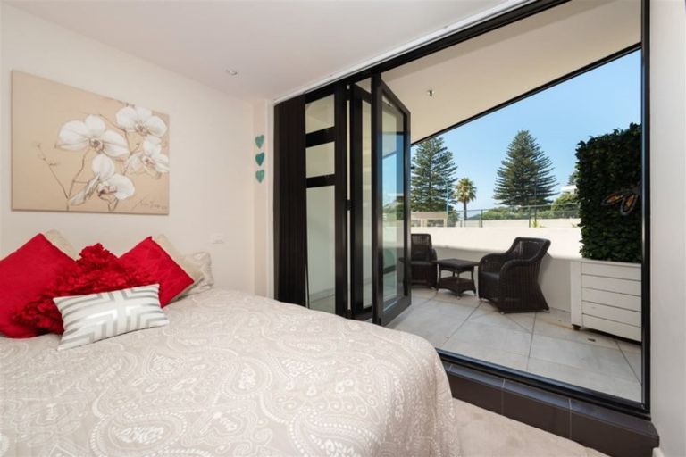 Photo of property in 2/6 Marine Parade, Mount Maunganui, 3116