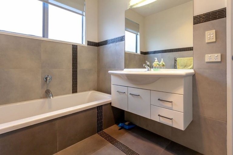 Photo of property in 100 Pacific View Drive, Whangamata, 3620