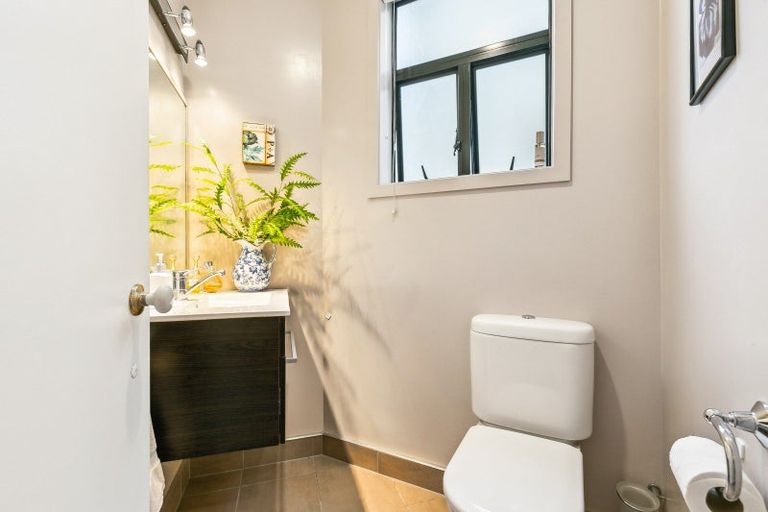 Photo of property in 2/67 Bolton Street, Kelburn, Wellington, 6012